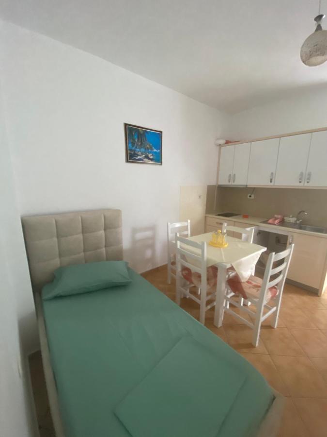 Wave N' Sea Apartments Himare Exterior foto